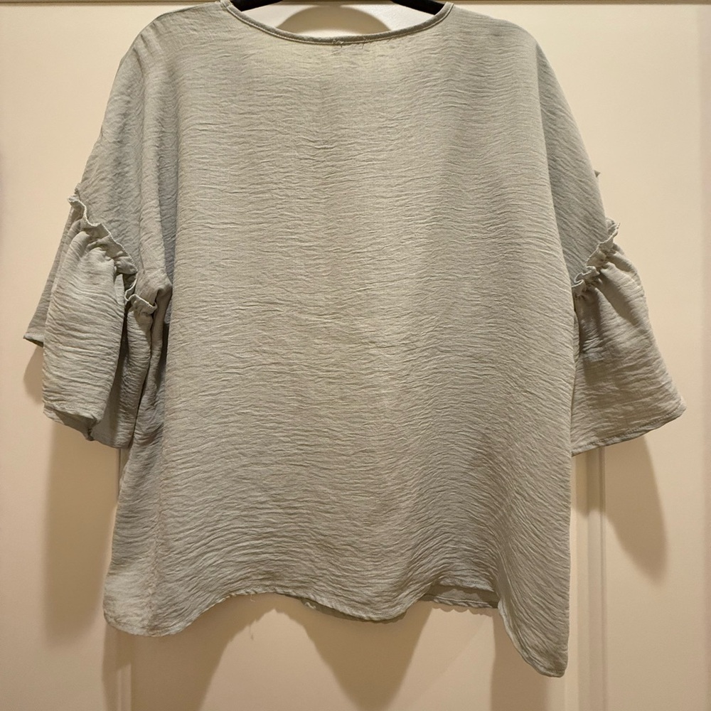 EUC-Spense Light Green Ruffle Sleeve Blouse